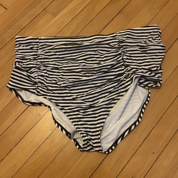 Joe Fresh b&w ruched swim bottom (3X) - Picture 2 of 2